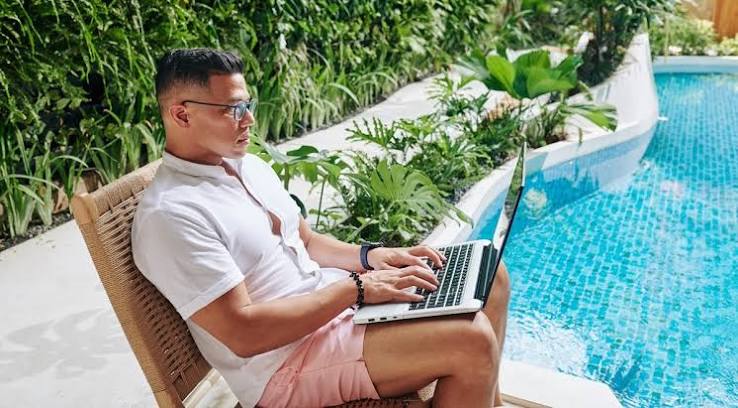 How to Choose Travel Insurance for Digital Nomads, Long-Term Travelers, and Remote Workers